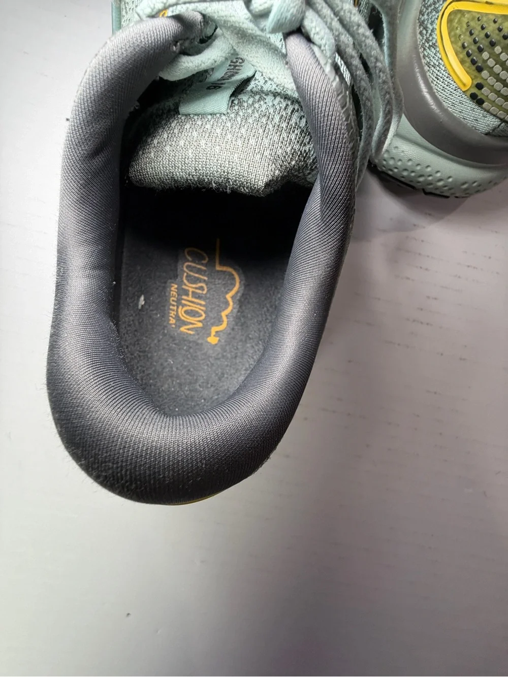 Brooks Mint Green men’s Running Shoes excellent condition